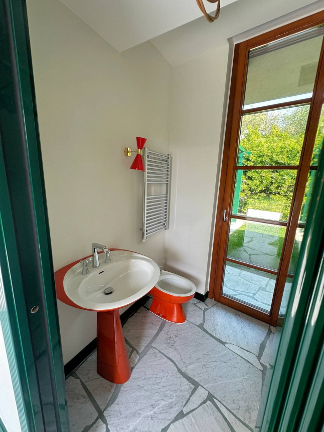 Villa di ampia superficie in zona residenziale con rifiniture di altissimo livello in vendita a Forte dei Marmi