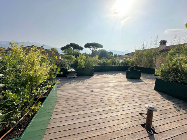 Villa di ampia superficie in zona residenziale con rifiniture di altissimo livello in vendita a Forte dei Marmi