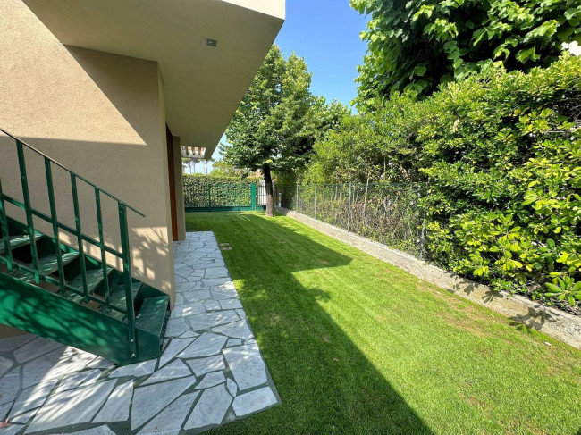 Villa di ampia superficie in zona residenziale con rifiniture di altissimo livello in vendita a Forte dei Marmi