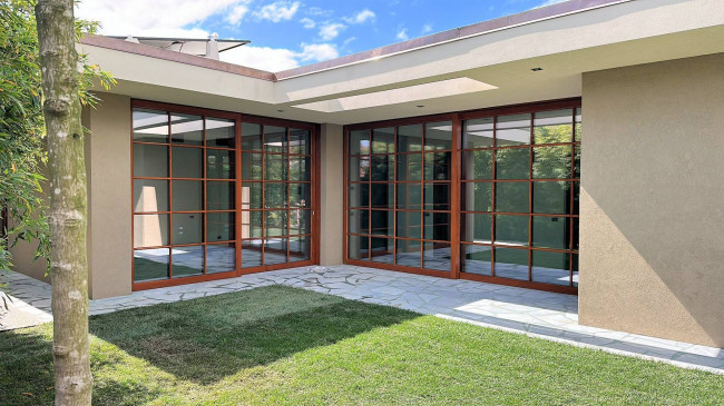 Villa di ampia superficie in zona residenziale con rifiniture di altissimo livello in vendita a Forte dei Marmi