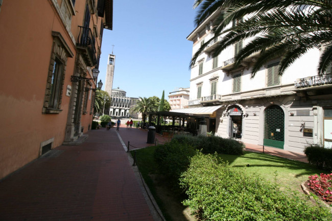 Appartamento completamente ristrutturato al piano terra con giardino privato in vendita a Montecatini-Terme