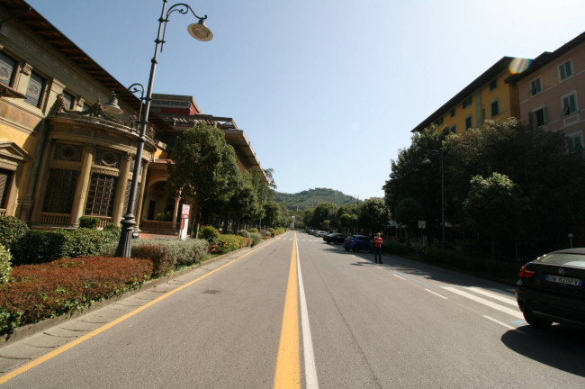 Appartamento completamente ristrutturato al piano terra con giardino privato in vendita a Montecatini-Terme