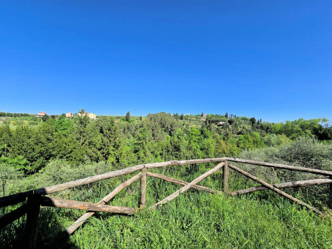 Rustico in stile Toscano con terreno in splendida posizione in vendita a Montopoli in Val d'Arno