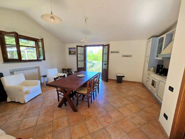 Rustico in stile Toscano con terreno in splendida posizione in vendita a Montopoli in Val d'Arno