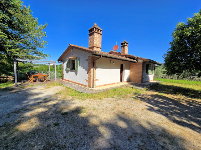 Rustico in stile Toscano con terreno in splendida posizione in vendita a Montopoli in Val d'Arno