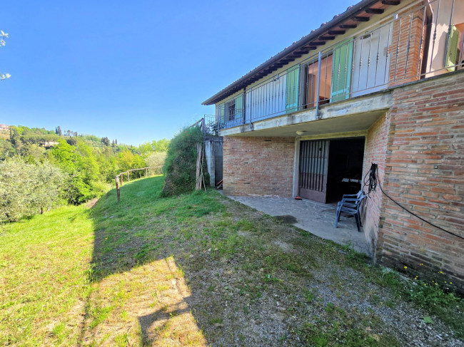 Rustico in stile Toscano con terreno in splendida posizione in vendita a Montopoli in Val d'Arno