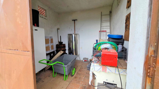 Podere in posizione collinare con ampio terreno e vista panoramica fino al mare in vendita a Roccastrada