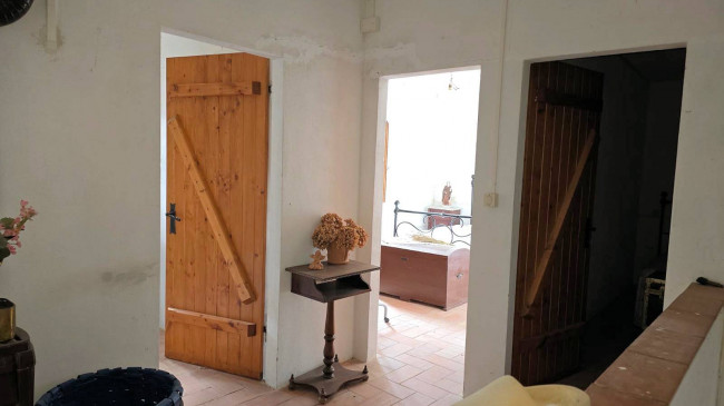 Podere in posizione collinare con ampio terreno e vista panoramica fino al mare in vendita a Roccastrada