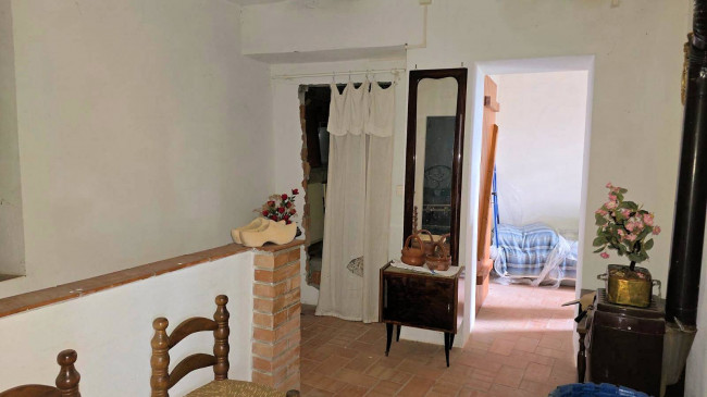 Podere in posizione collinare con ampio terreno e vista panoramica fino al mare in vendita a Roccastrada