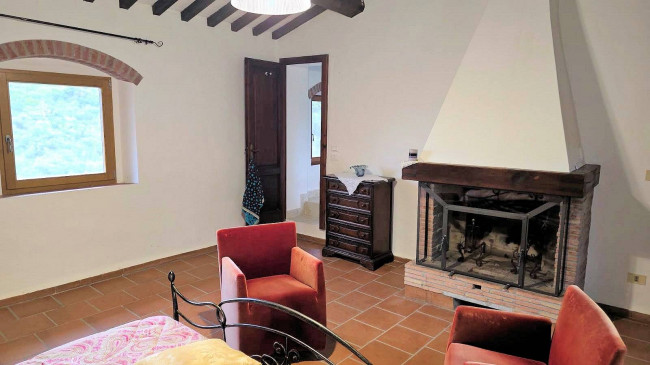 Casale in pietra con vista panoramica in vendita a Suvereto