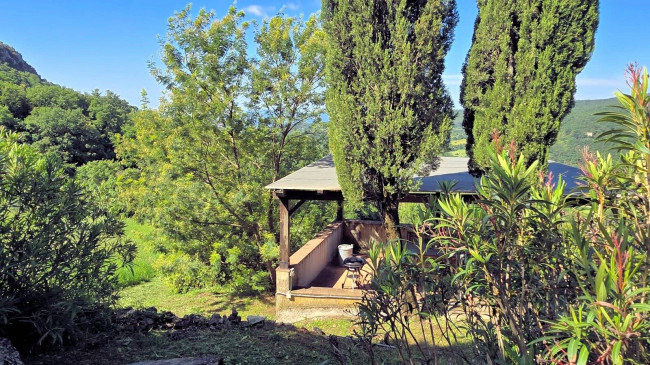 Rustico ristrutturato con ampio terreno e vista panoramica in vendita a Roccastrada