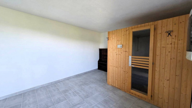 Rustico ristrutturato con ampio terreno e vista panoramica in vendita a Roccastrada