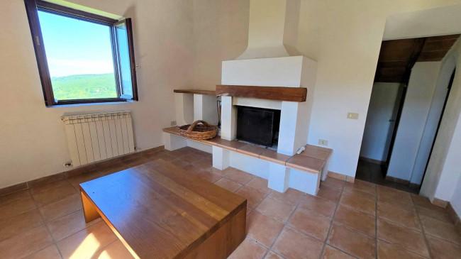 Rustico ristrutturato con ampio terreno e vista panoramica in vendita a Roccastrada