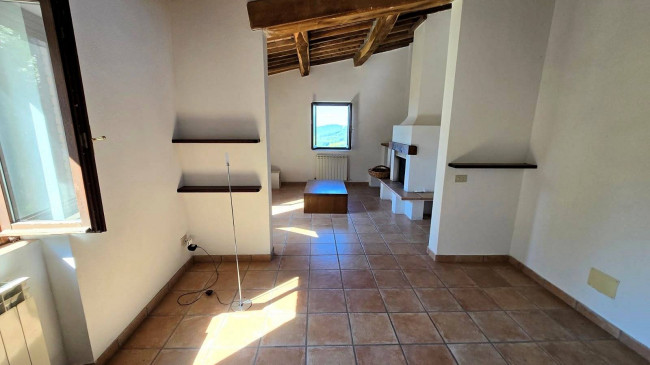 Rustico ristrutturato con ampio terreno e vista panoramica in vendita a Roccastrada