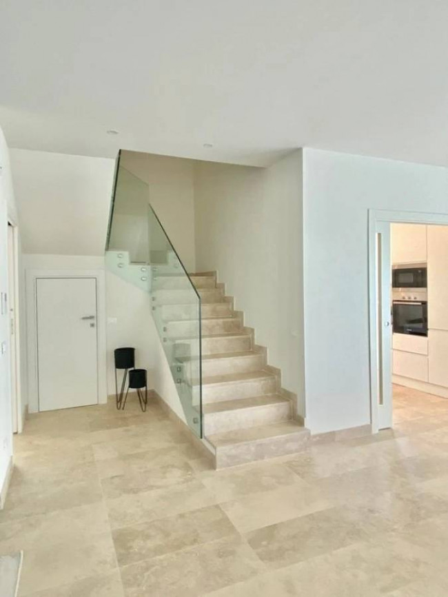 Villa di recente realizzazione con piscina in vendita a Pietrasanta
