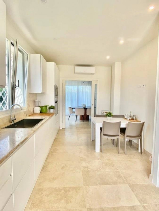 Villa di recente realizzazione con piscina in vendita a Pietrasanta