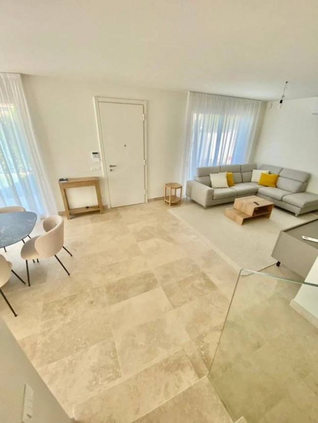 Villa di recente realizzazione con piscina in vendita a Pietrasanta