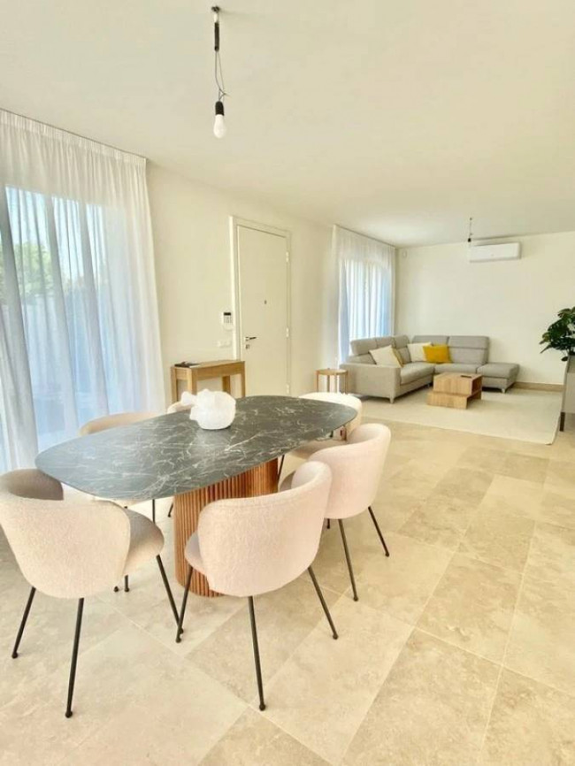 Villa di recente realizzazione con piscina in vendita a Pietrasanta