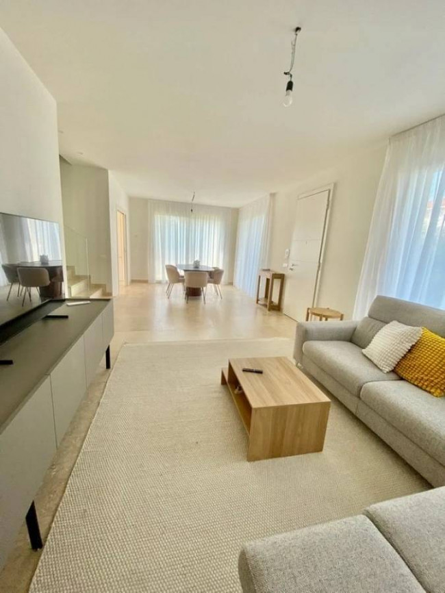 Villa di recente realizzazione con piscina in vendita a Pietrasanta