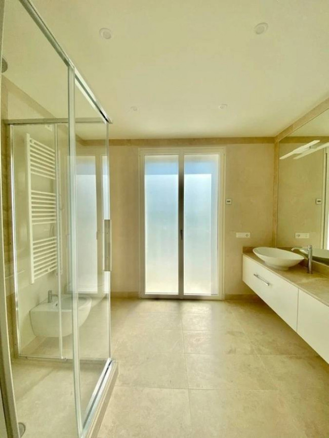 Villa di recente realizzazione con piscina in vendita a Pietrasanta