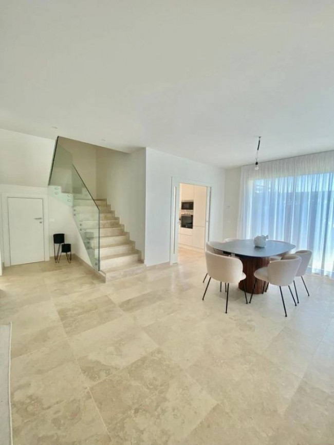 Villa di recente realizzazione con piscina in vendita a Pietrasanta