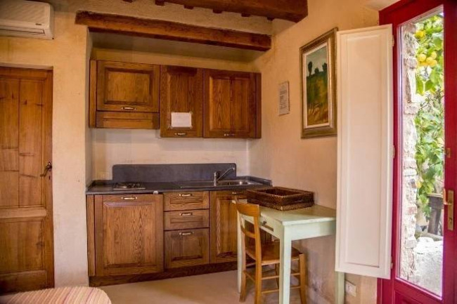 Rustico in stile Toscano con giardino e piscina  in ottima posizione in vendita a Camaiore