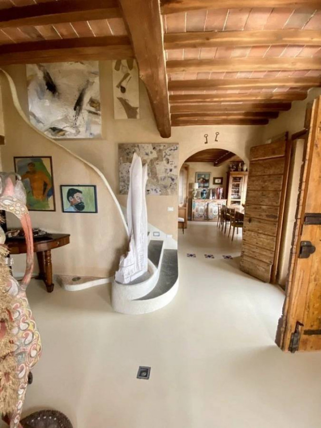 Rustico in stile Toscano con giardino e piscina  in ottima posizione in vendita a Camaiore