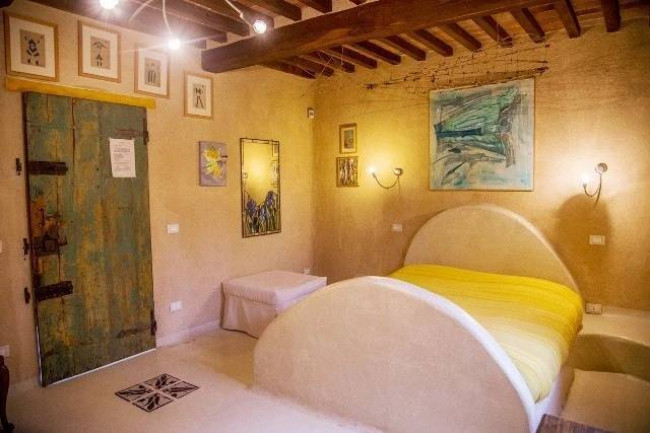 Rustico in stile Toscano con giardino e piscina  in ottima posizione in vendita a Camaiore