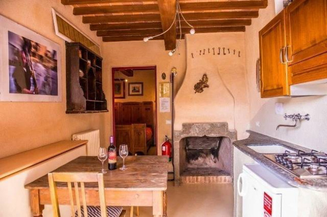 Rustico in stile Toscano con giardino e piscina  in ottima posizione in vendita a Camaiore