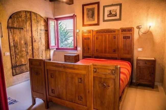 Rustico in stile Toscano con giardino e piscina  in ottima posizione in vendita a Camaiore