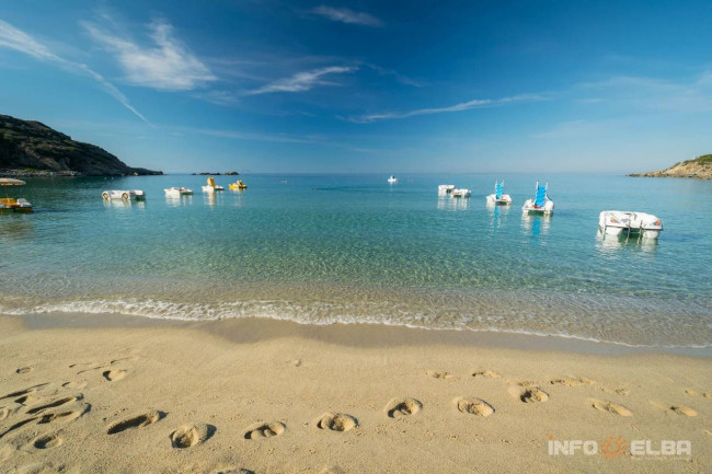 Villa singola in posizione panoramica con vista fino al mare in vendita a Marciana Marina
