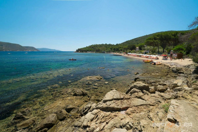 Villa singola in posizione panoramica con vista fino al mare in vendita a Marciana Marina