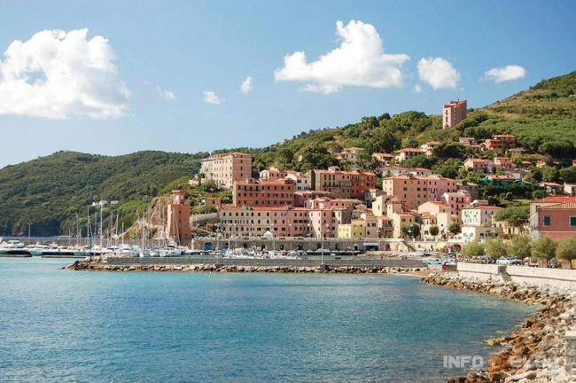 Villa singola in posizione panoramica con vista fino al mare in vendita a Marciana Marina