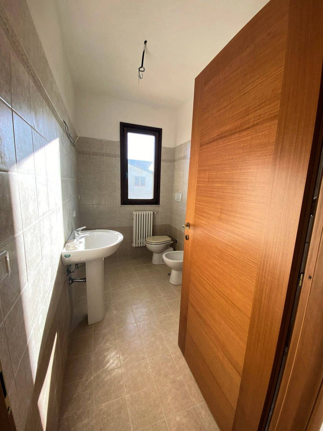 Appartamento al piano primo con garage in vendita a Roccastrada