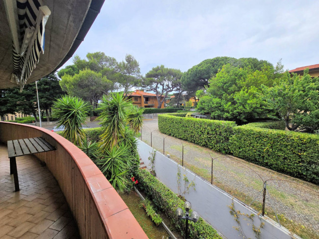 Appartamento al piano primo con ascensore in complesso residenziale con piscina in vendita a Rosignano Marittimo