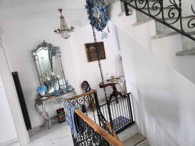 Viareggina libera su due lati con dependance completamente ristrutturata in vendita a Viareggio