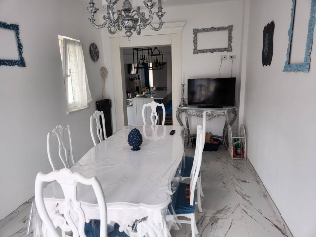 Viareggina libera su due lati con dependance completamente ristrutturata in vendita a Viareggio