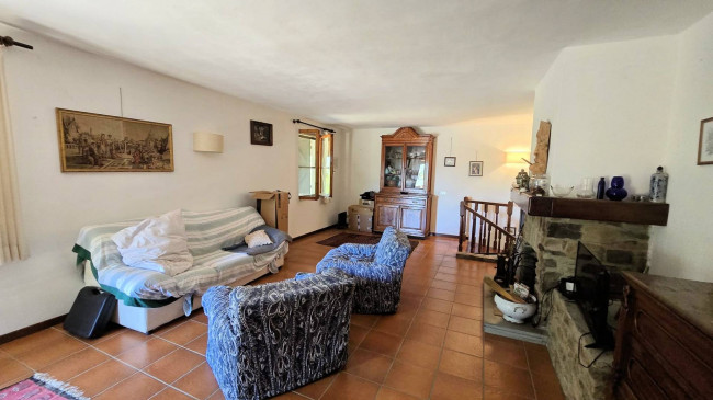 Villa unifamiliare con piscina e ampio terreno in vendita a Scansano