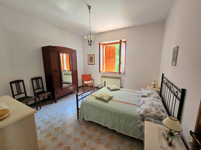 Appartamento al piano primo in bifamiliare con giardino in vendita a Marliana