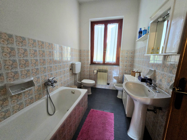 Appartamento al piano primo in bifamiliare con giardino in vendita a Marliana