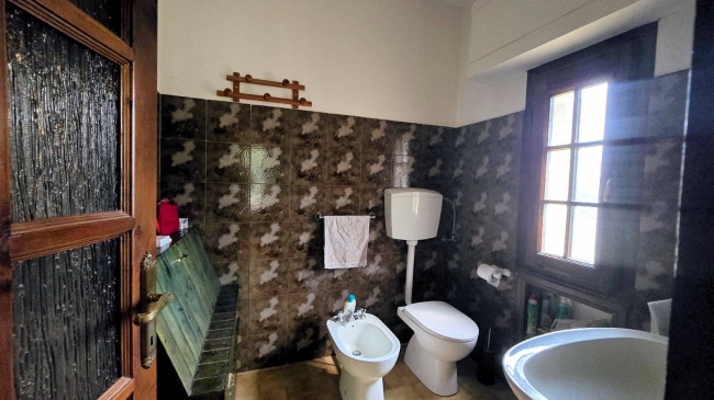 Casa indipendente ristrutturata con terreno e vista panoramica in vendita a Roccastrada