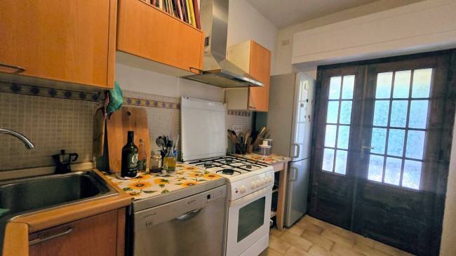 Casa indipendente ristrutturata con terreno e vista panoramica in vendita a Roccastrada