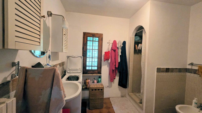 Casa indipendente ristrutturata con terreno e vista panoramica in vendita a Roccastrada