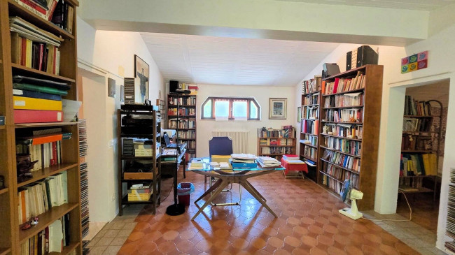 Casa indipendente ristrutturata con terreno e vista panoramica in vendita a Roccastrada