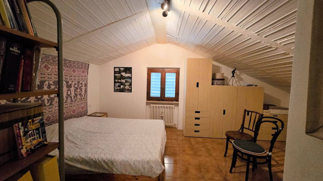 Casa indipendente ristrutturata con terreno e vista panoramica in vendita a Roccastrada