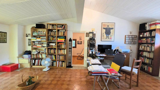 Casa indipendente ristrutturata con terreno e vista panoramica in vendita a Roccastrada