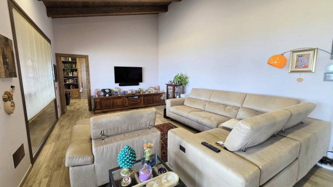 Villa di recente costruzione con ampio terreno e vista panoramica sulla campagna fino al mare in vendita a Magliano in Toscana