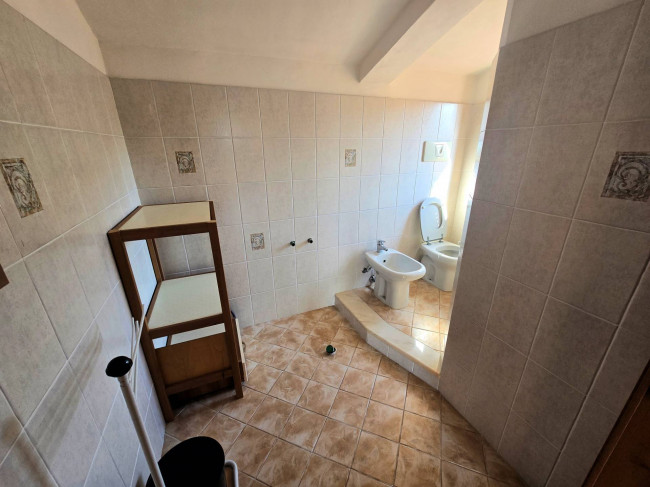 Terratetto completamente ristrutturato con terrazza panoramica in centro storico in vendita a Pescia