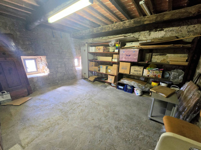 Terratetto completamente ristrutturato con terrazza panoramica in centro storico in vendita a Pescia