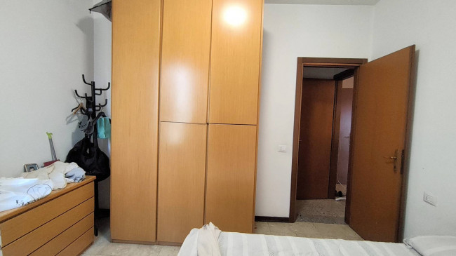Complesso immobiliare composto da due appartamenti e un fondo commerciale tutti affittati in vendita a Massa